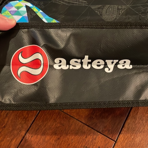 Lululemon Shopping Bags - Picture 2 of 4